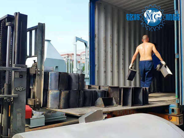 秘魯干粉砂漿生產(chǎn)線裝車現(xiàn)場圖 秘魯干粉砂漿生產(chǎn)線裝車現(xiàn)場圖