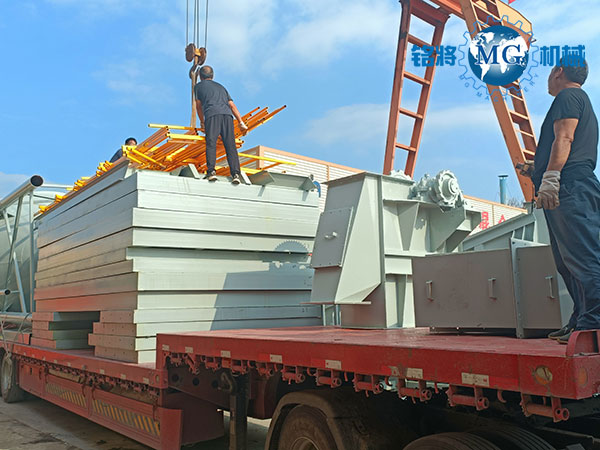 南京鱷魚(yú)集團(tuán)干粉砂漿生產(chǎn)線(xiàn)裝車(chē)中 南京鱷魚(yú)集團(tuán)干粉砂漿生產(chǎn)線(xiàn)裝車(chē)中